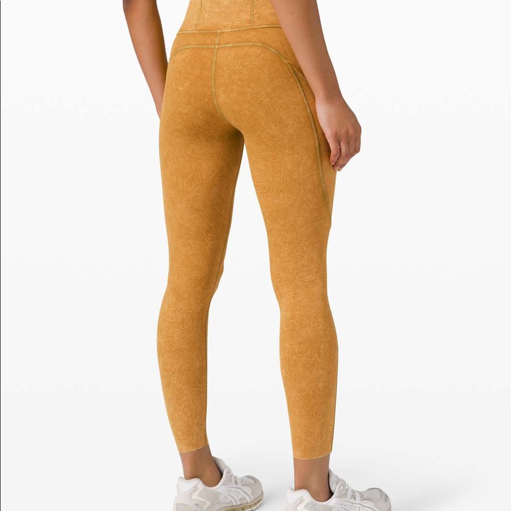 Lululemon Fast and Free HR Tight 25’’
Size 8 NWT